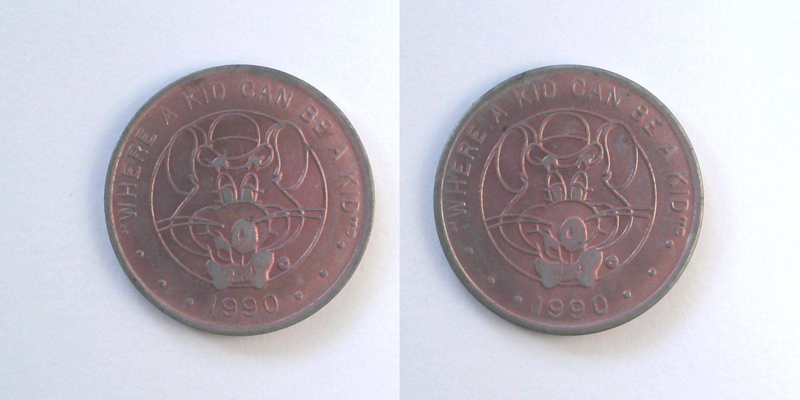 Chuck E. Cheese 302aN 1990 Chuck E Cheese Token (302aN) (1990) token — front and reverse