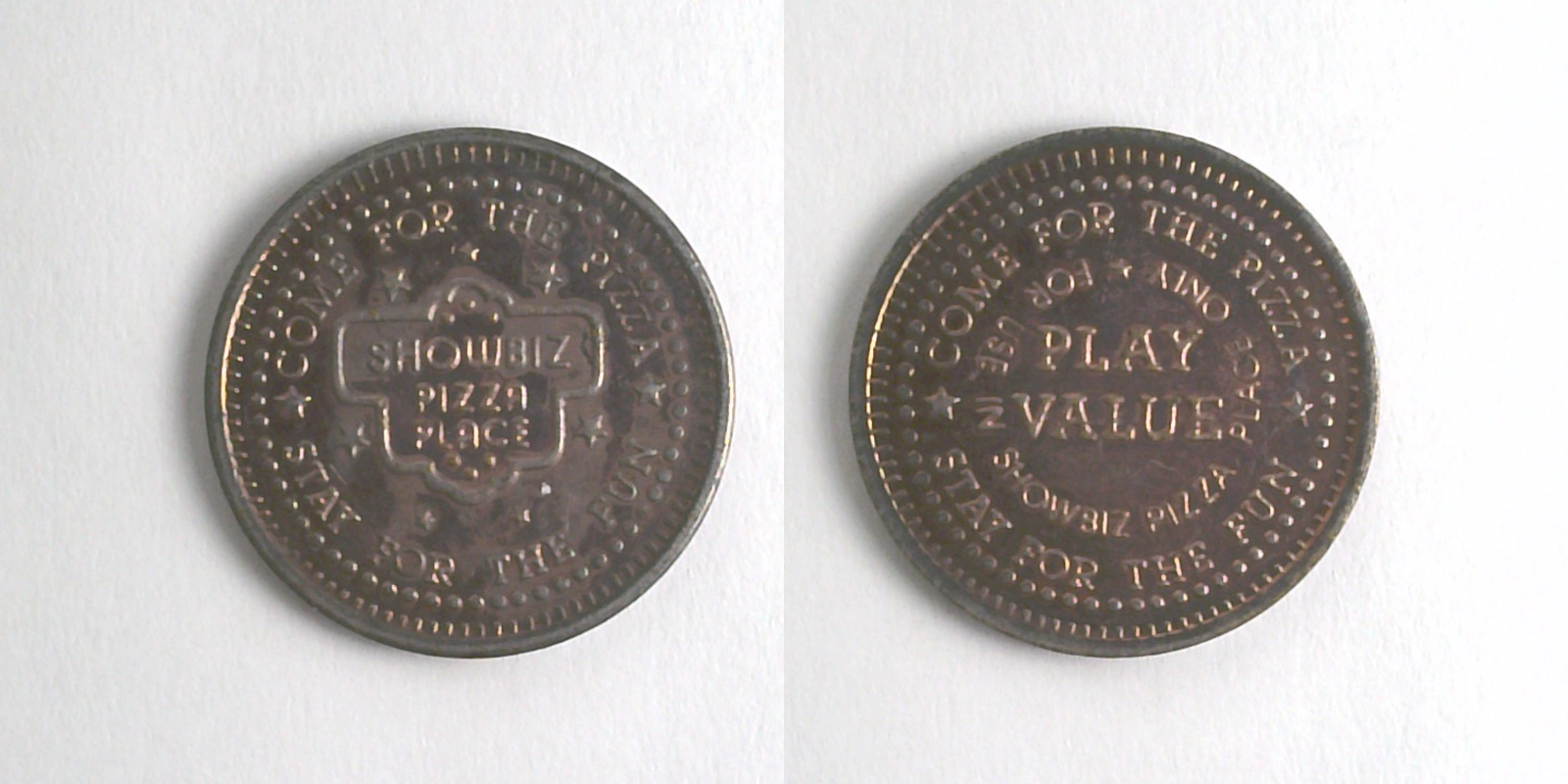 ShowBiz Pizza S03aN-pink Showbiz Pizza Place Token (S03aN-pink) token — front and reverse