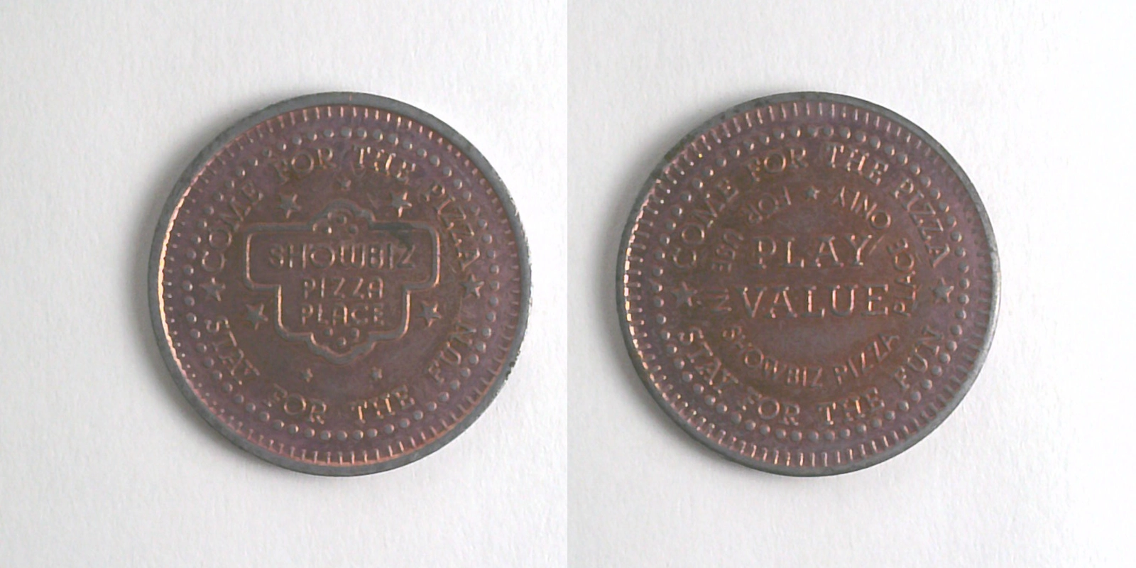 ShowBiz Pizza S05aN-pink Showbiz Pizza Place Token (S05aN-pink) token — front and reverse