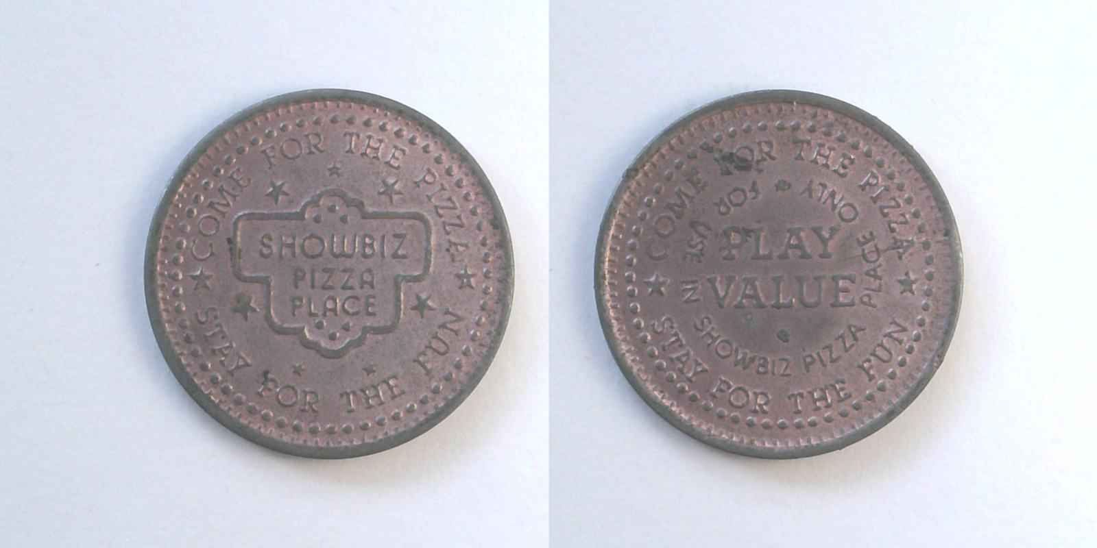 ShowBiz Pizza S10aN-pink Showbiz Pizza Place Token (S10aN-pink) token — front and reverse