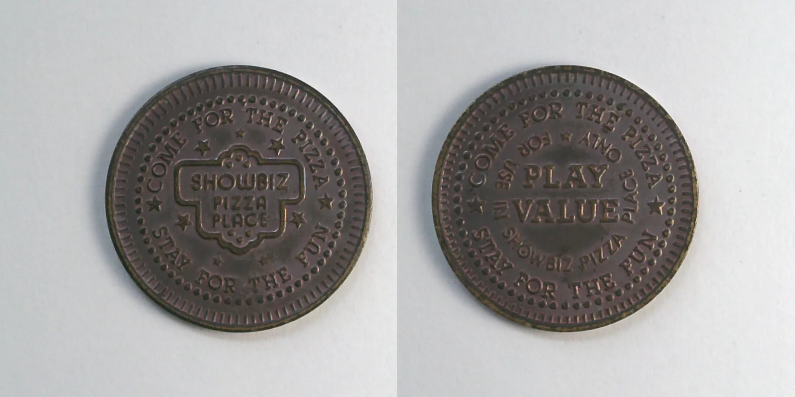 ShowBiz Pizza S17aN-pink Showbiz Pizza Place Token (S17aN-pink) token — front and reverse