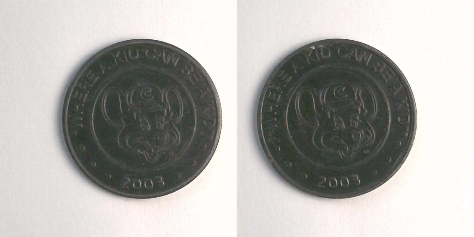 Chuck E. Cheese 410bB 2003 Chuck E Cheese Token (410bB) (2003) token — front