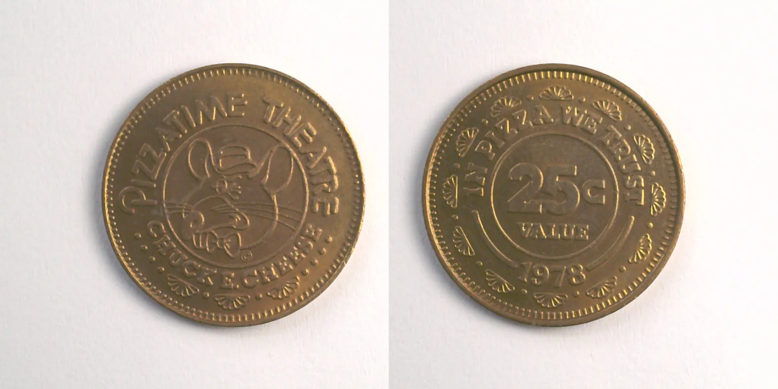 Chuck E. Cheese 102B 1978 Chuck E Cheese Token (102B) (1978) token — front and reverse