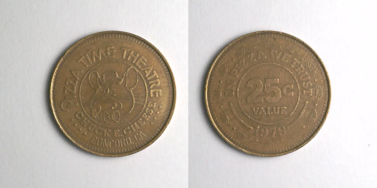 Chuck E. Cheese 127B 1979 Chuck E Cheese Token (127B) (1979) token — front and reverse