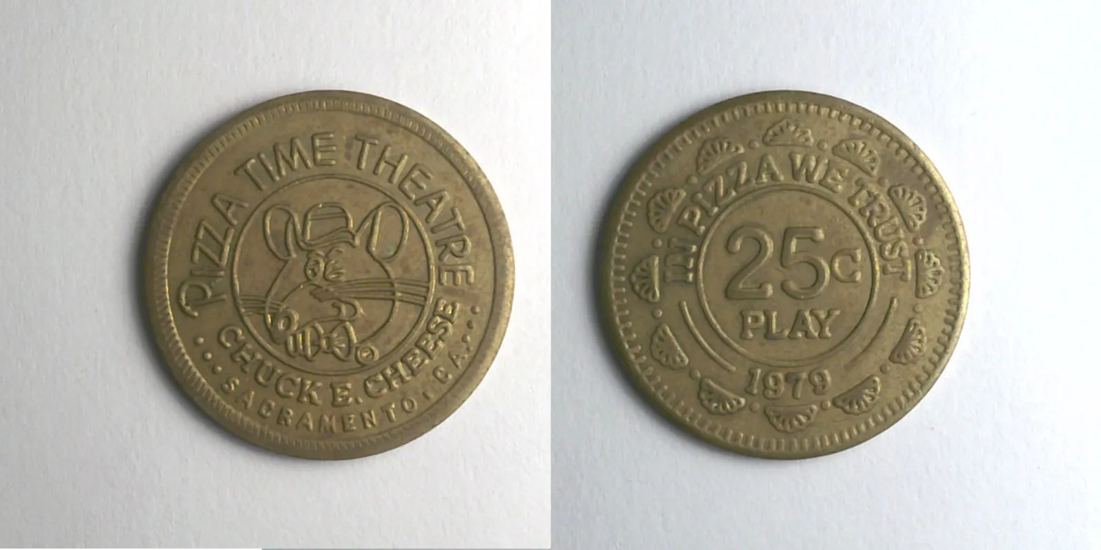 Chuck E. Cheese 131B 1979 Chuck E Cheese Token (131B) (1979) token — front and reverse