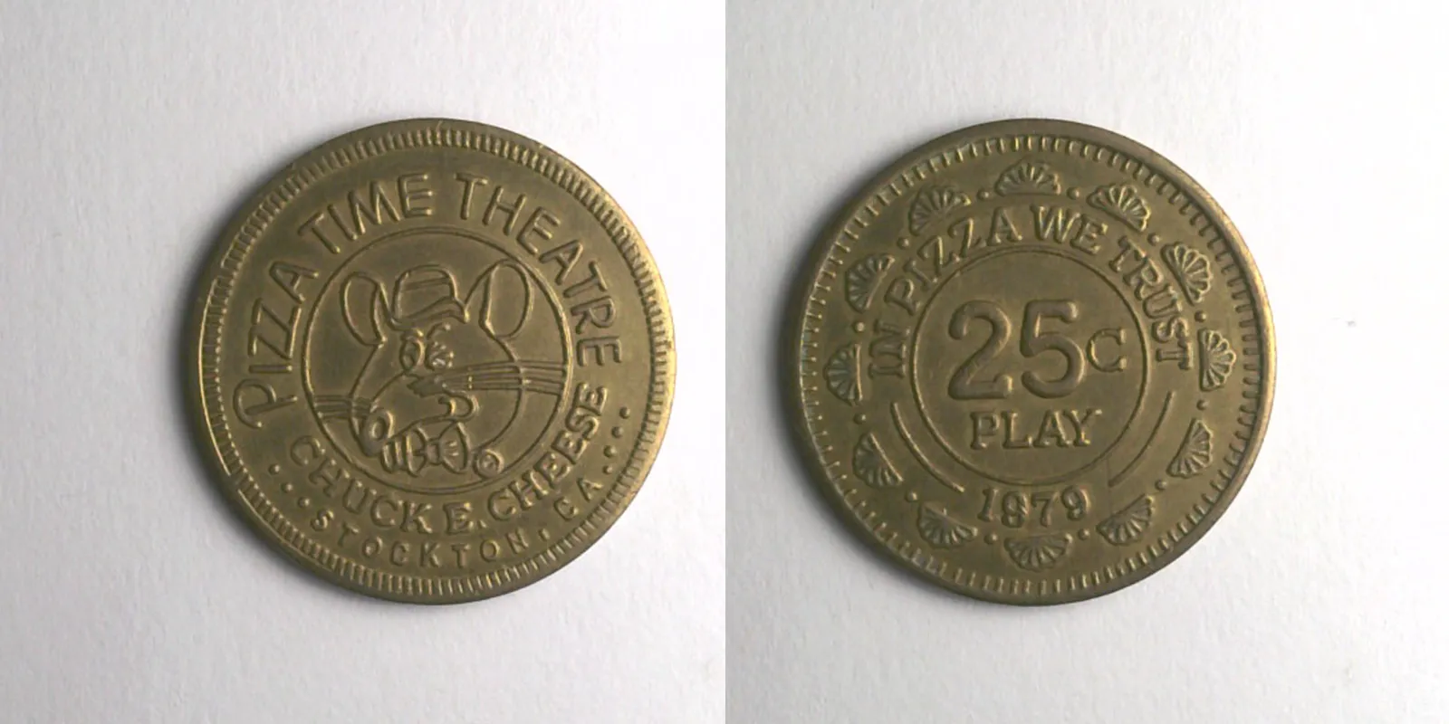 Chuck E. Cheese 135B 1979 Chuck E Cheese Token (135B) (1979) token — front and reverse
