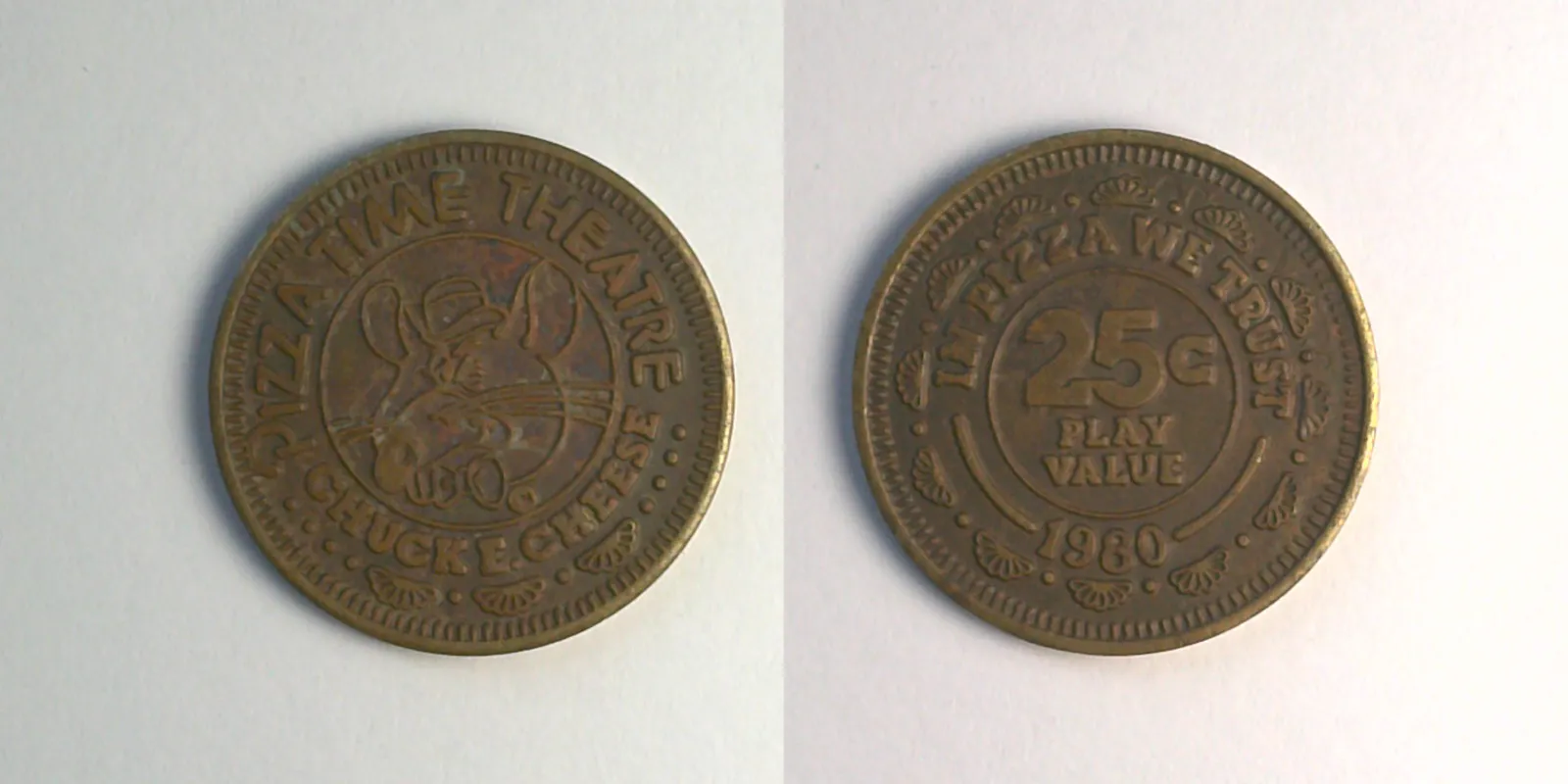 Chuck E. Cheese 104B 1980 Chuck E Cheese Token (104B) (1980) token — front and reverse