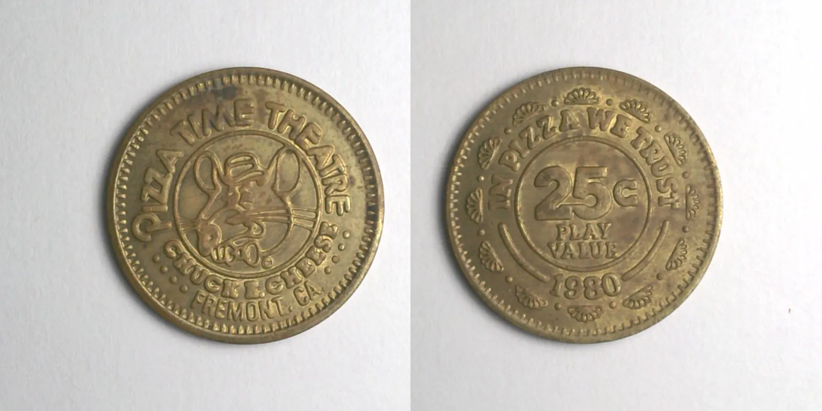 Chuck E. Cheese 137B 1980 Fremont Chuck E Cheese Token (137B) (1980) token — front and reverse