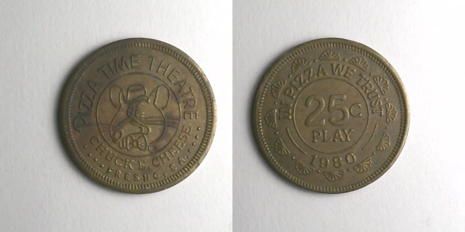 Chuck E. Cheese 139B 1980 Fresno Chuck E Cheese Token (139B) (1980) token — front and reverse