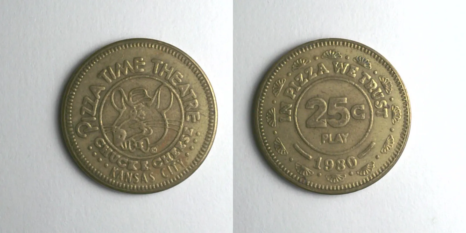 Chuck E. Cheese 140B 1980 Chuck E Cheese Token (140B) (1980) token — front and reverse
