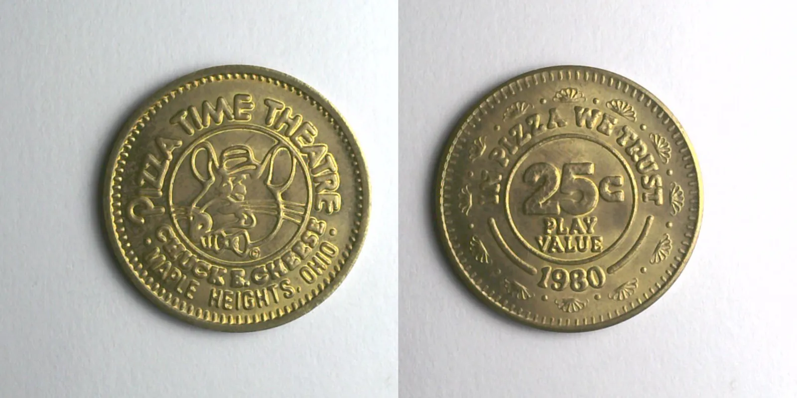 Chuck E. Cheese 142B 1980 Chuck E Cheese Token (142B) (1980) token — front and reverse
