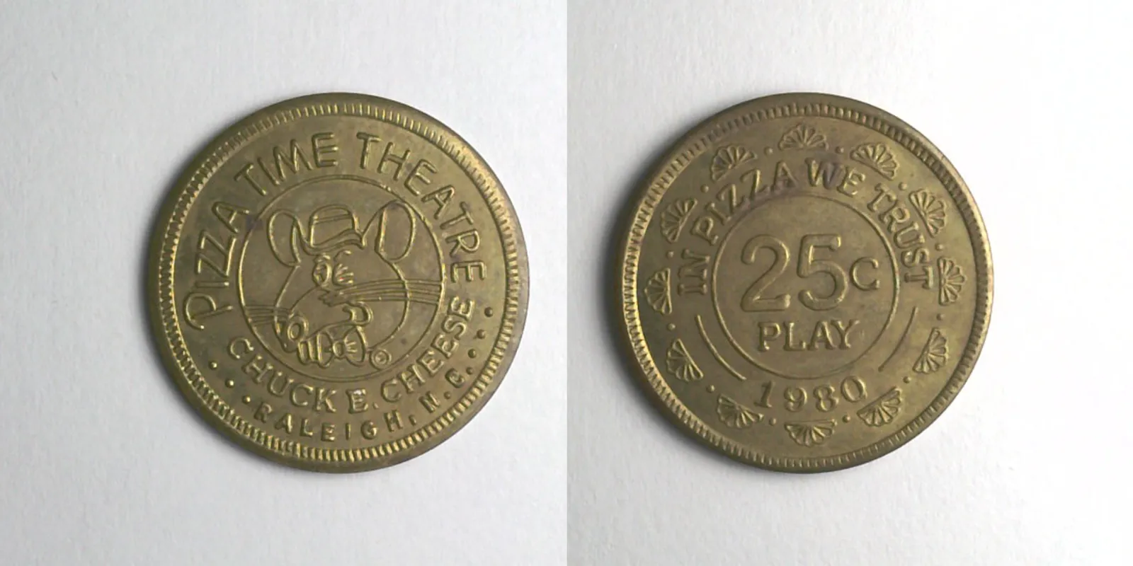 Chuck E. Cheese 144B 1980 Chuck E Cheese Token (144B) (1980) token — front and reverse