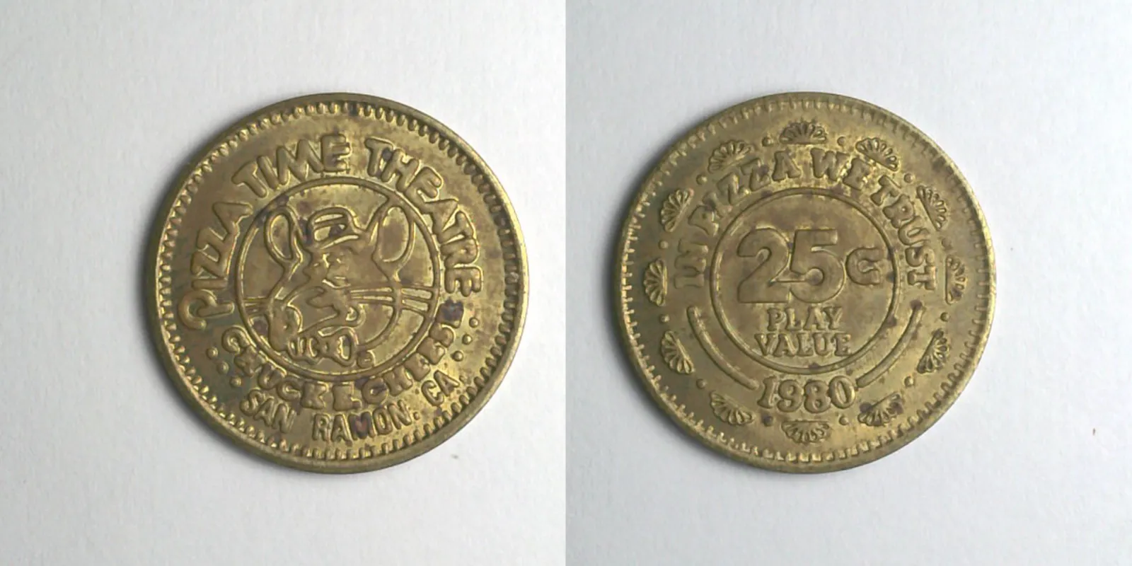 Chuck E. Cheese 146B 1980 Chuck E Cheese Token (146B) (1980) token — front and reverse