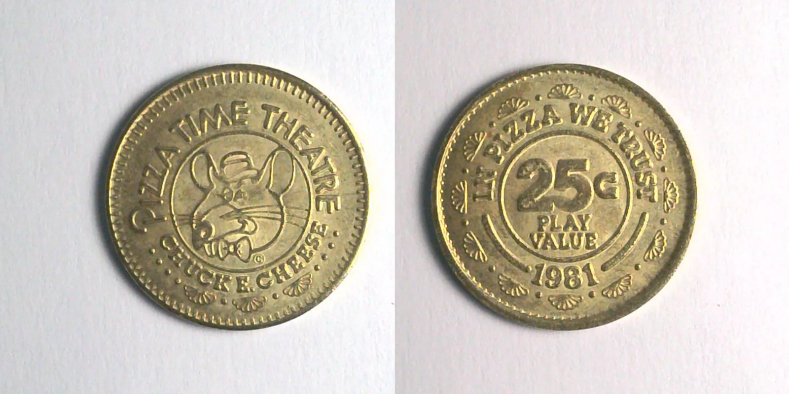 Chuck E. Cheese 107B 1981 Chuck E Cheese Token (107B) (1981) token — front and reverse