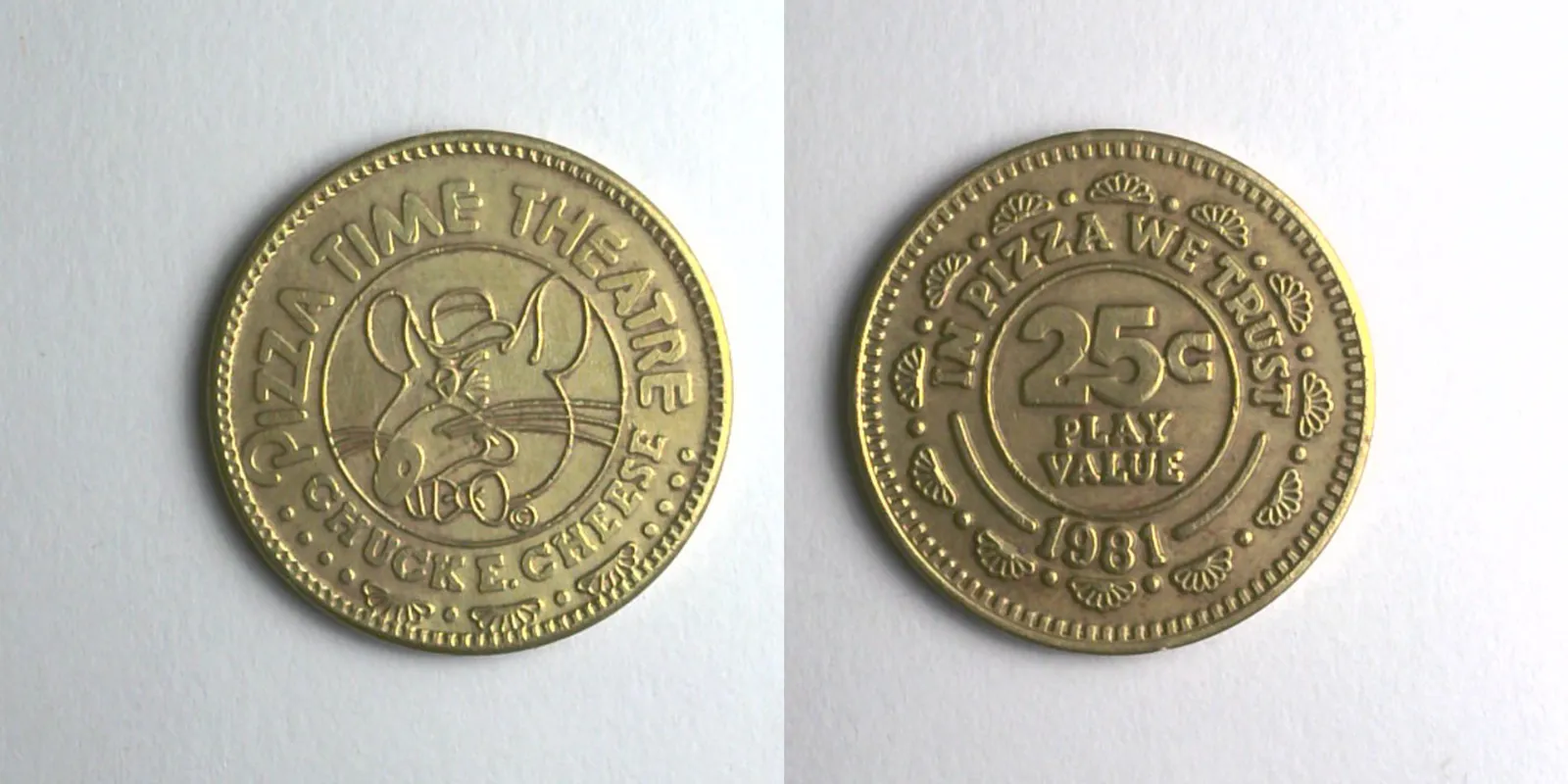 Chuck E. Cheese 108B 1981 Chuck E Cheese Token (108B) (1981) token — front and reverse