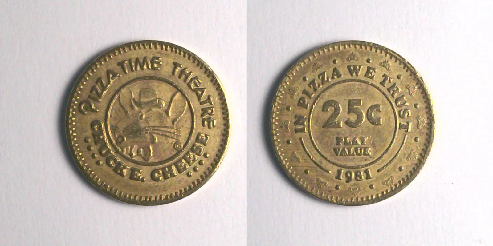 Chuck E. Cheese 109B 1981 Chuck E Cheese Token (109B) (1981) token — front and reverse