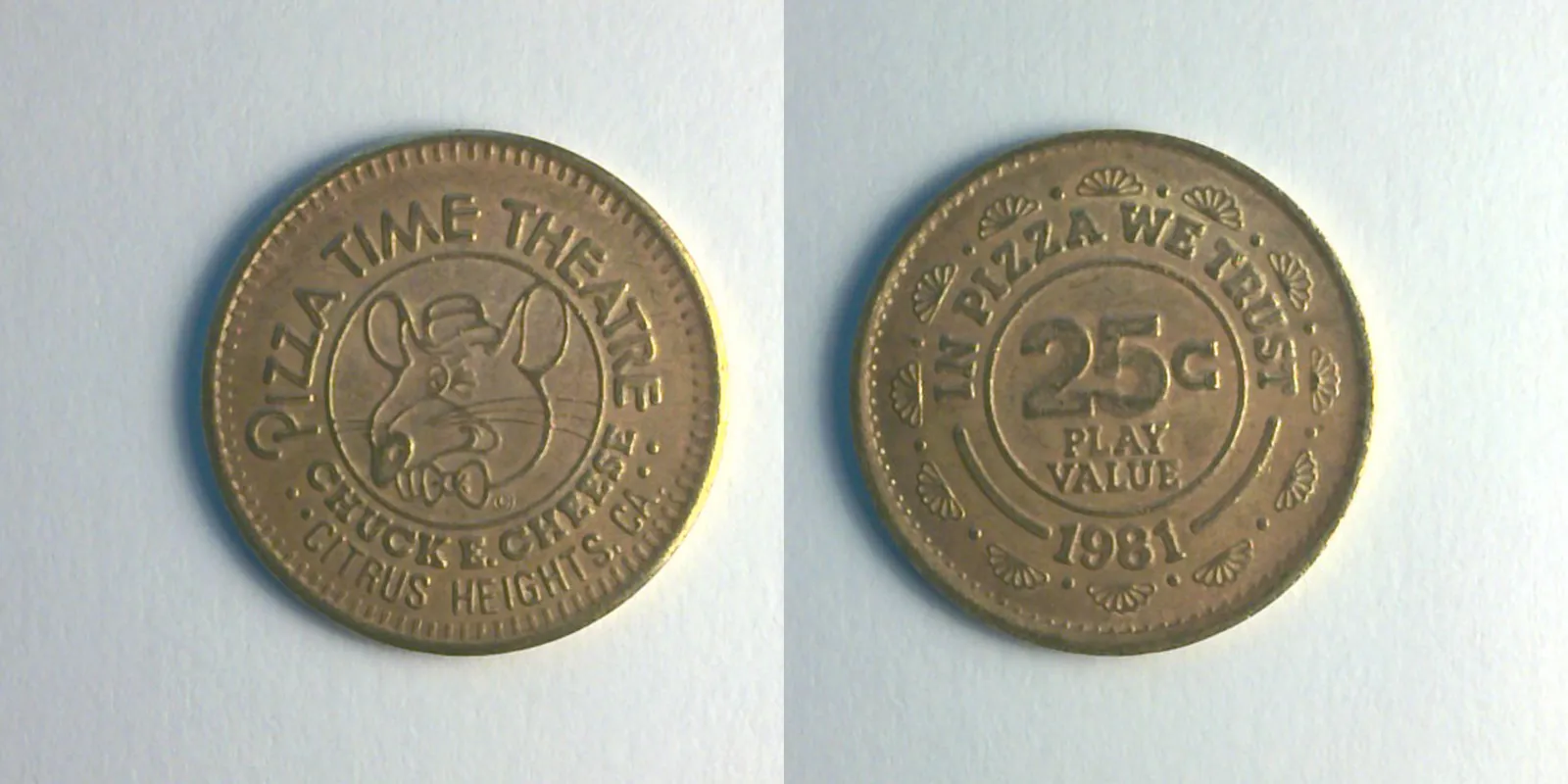 Chuck E. Cheese 155B 1981 Chuck E Cheese Token (155B) (1981) token — front and reverse