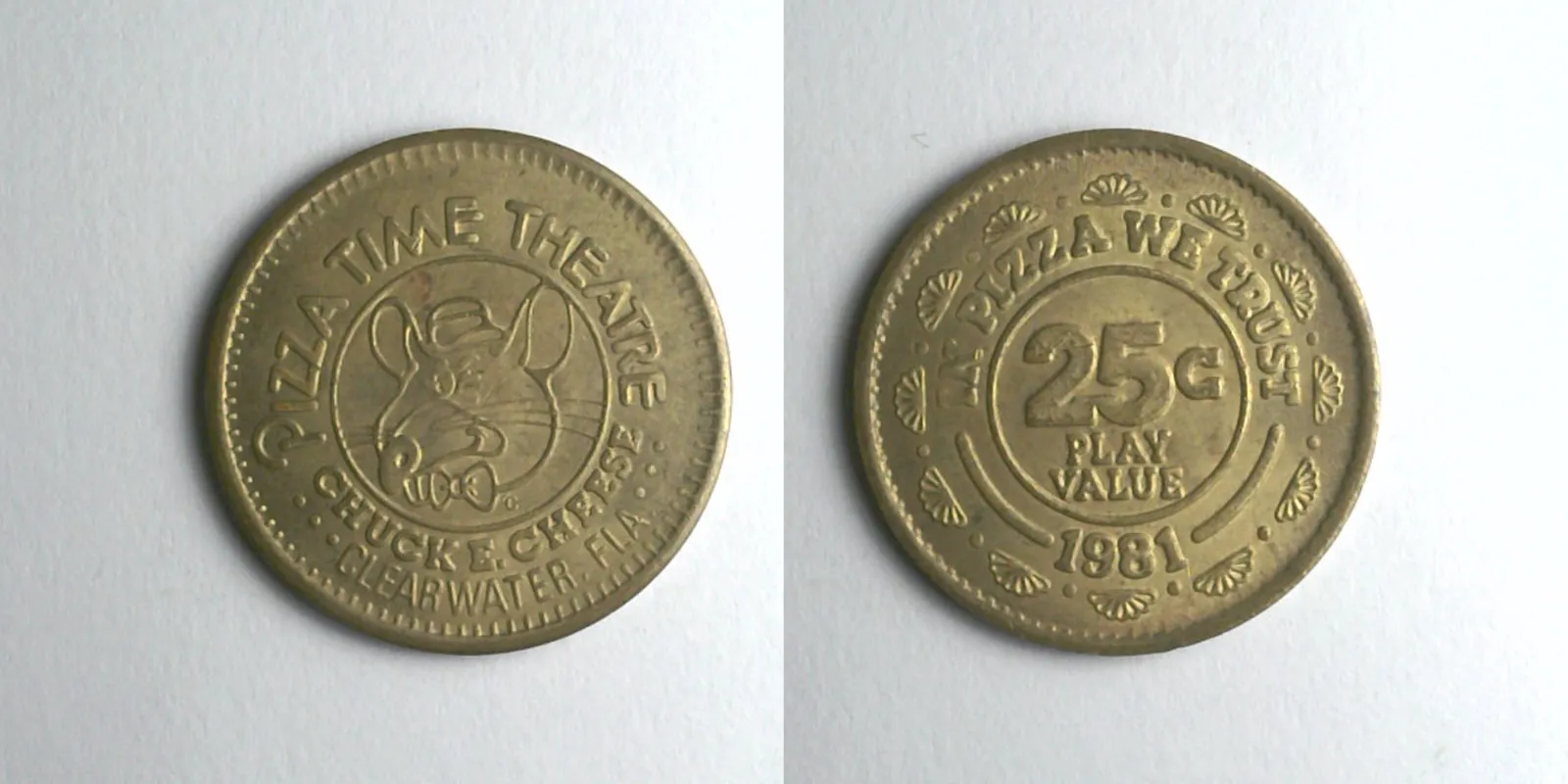 Chuck E. Cheese 156B 1981 Chuck E Cheese Token (156B) (1981) token — front and reverse