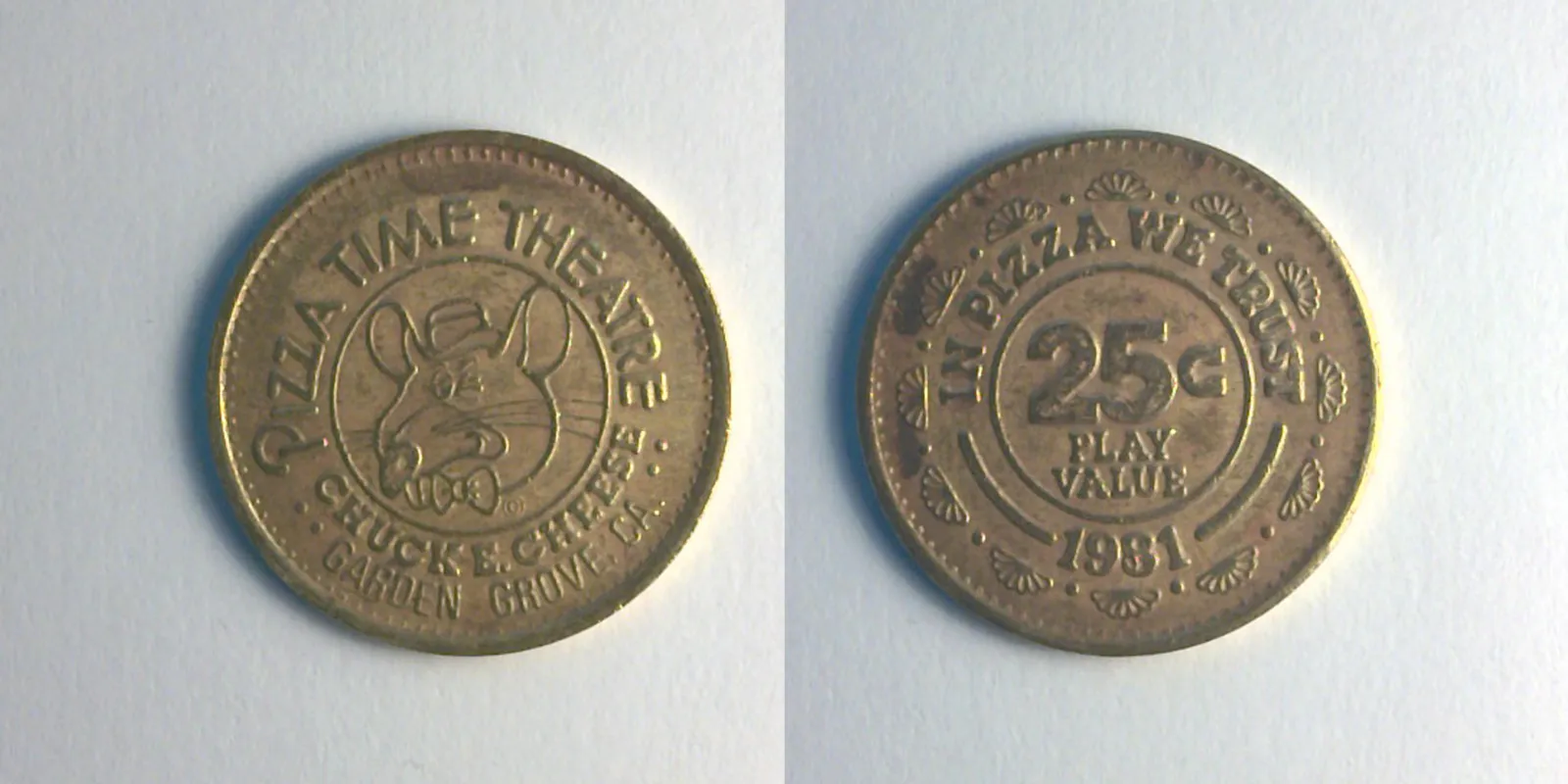 Chuck E. Cheese 161B 1981 Chuck E Cheese Token (161B) (1981) token — front and reverse