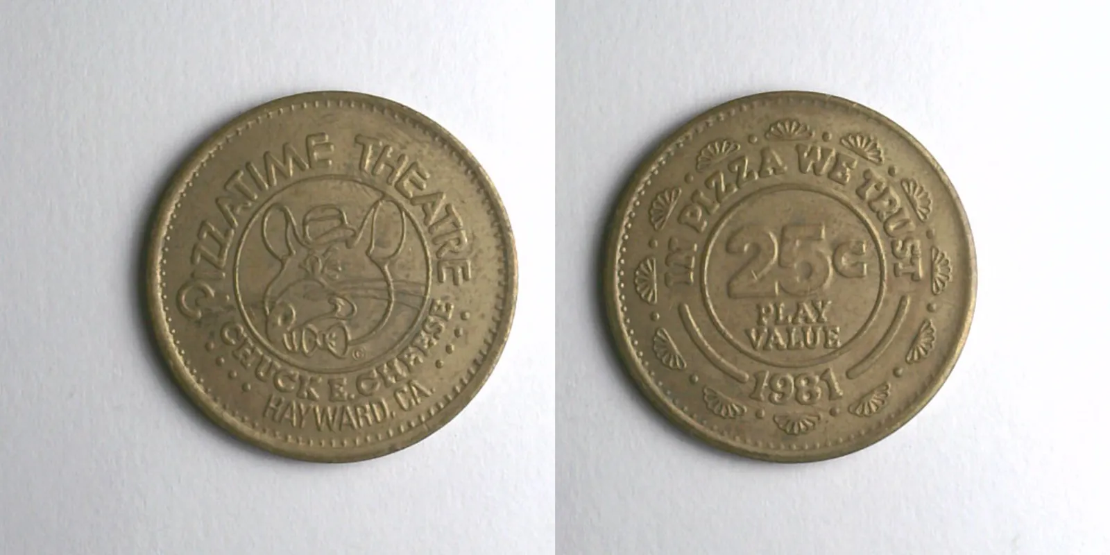 Chuck E. Cheese 162B 1981 Chuck E Cheese Token (162B) (1981) token — front and reverse