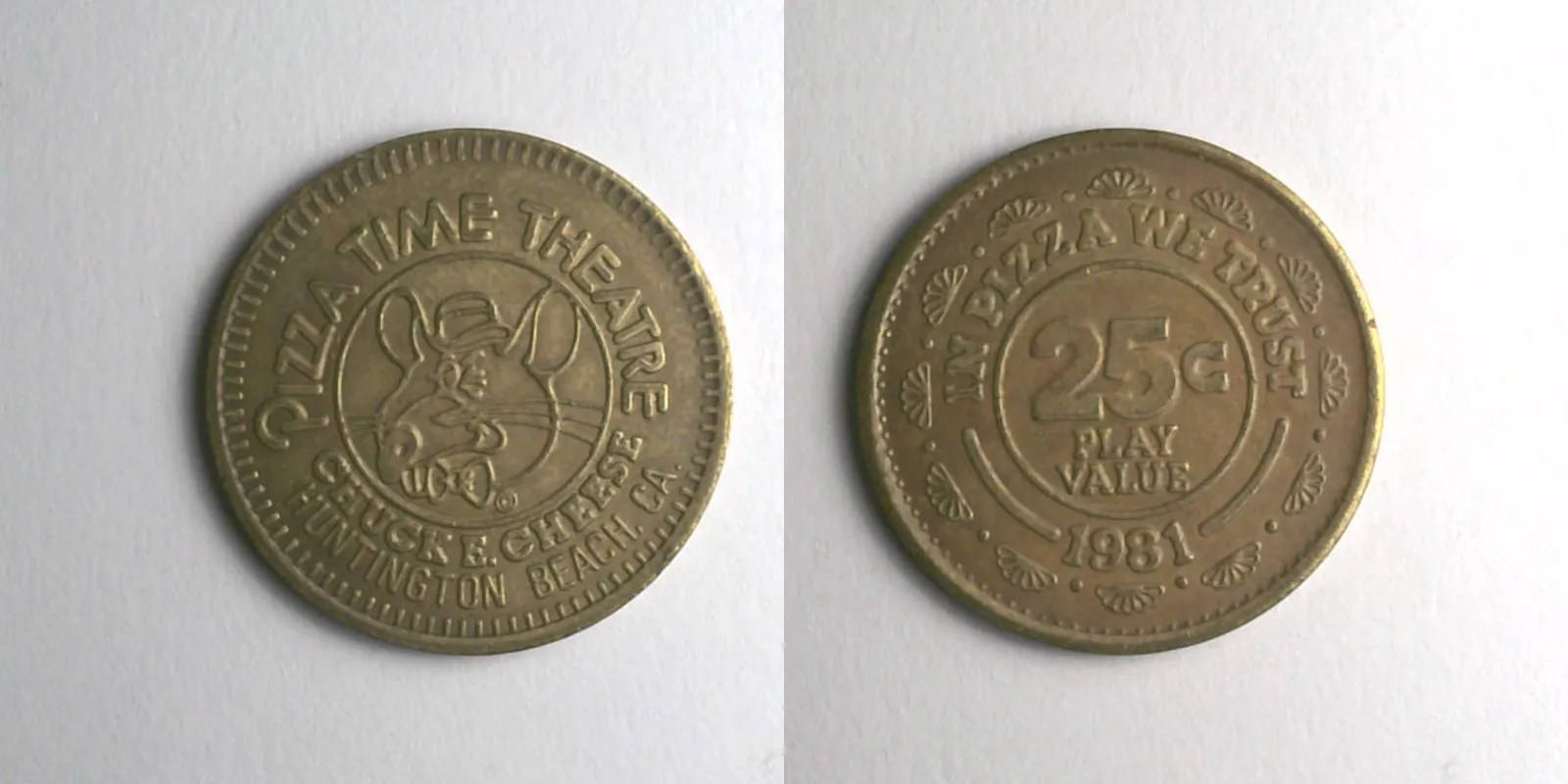 Chuck E. Cheese 163B 1981 Chuck E Cheese Token (163B) (1981) token — front and reverse