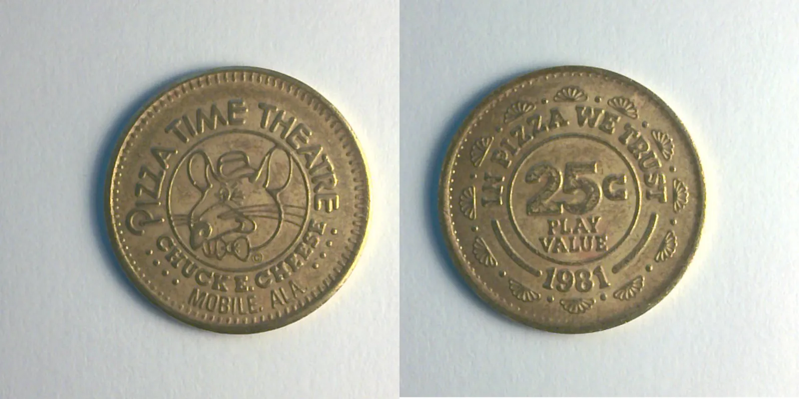 Chuck E. Cheese 167B 1981 Chuck E Cheese Token (167B) (1981) token — front and reverse