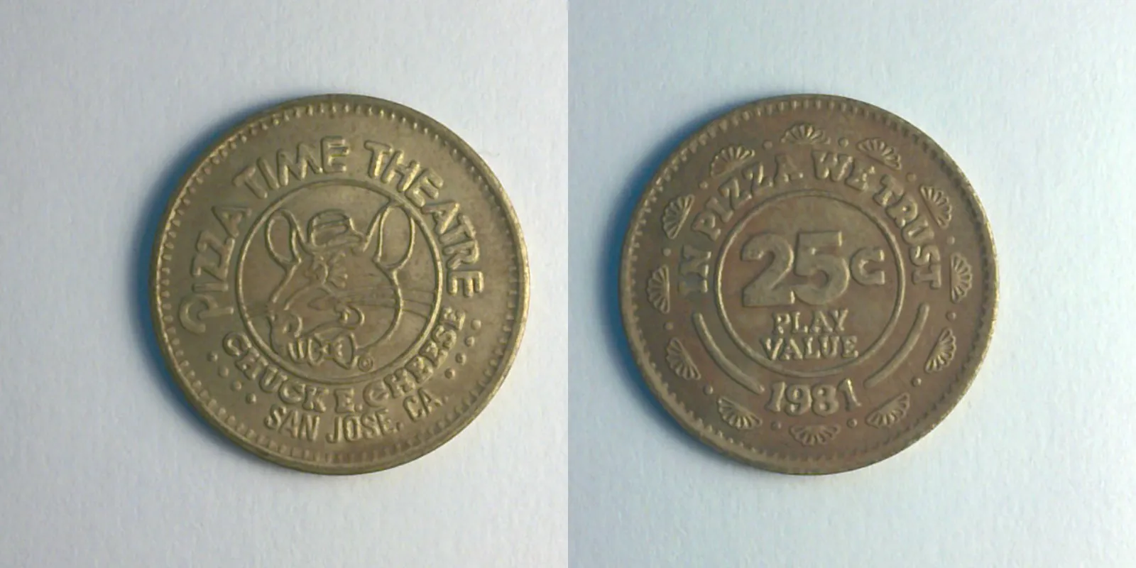 Chuck E. Cheese 175B 1981 Chuck E Cheese Token (175B) (1981) token — front and reverse