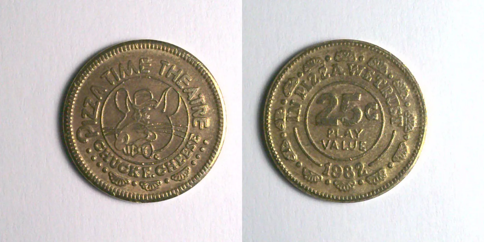 Chuck E. Cheese 115B 1982 Chuck E Cheese Token (115B) (1982) token — front and reverse
