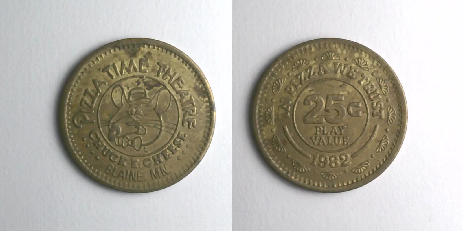 Chuck E. Cheese 179B 1982 Chuck E Cheese Token (179B) (1982) token — front and reverse