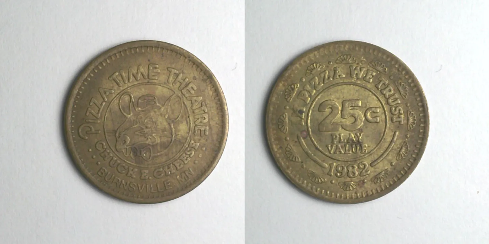 Chuck E. Cheese 181B 1982 Chuck E Cheese Token (181B) (1982) token — front and reverse