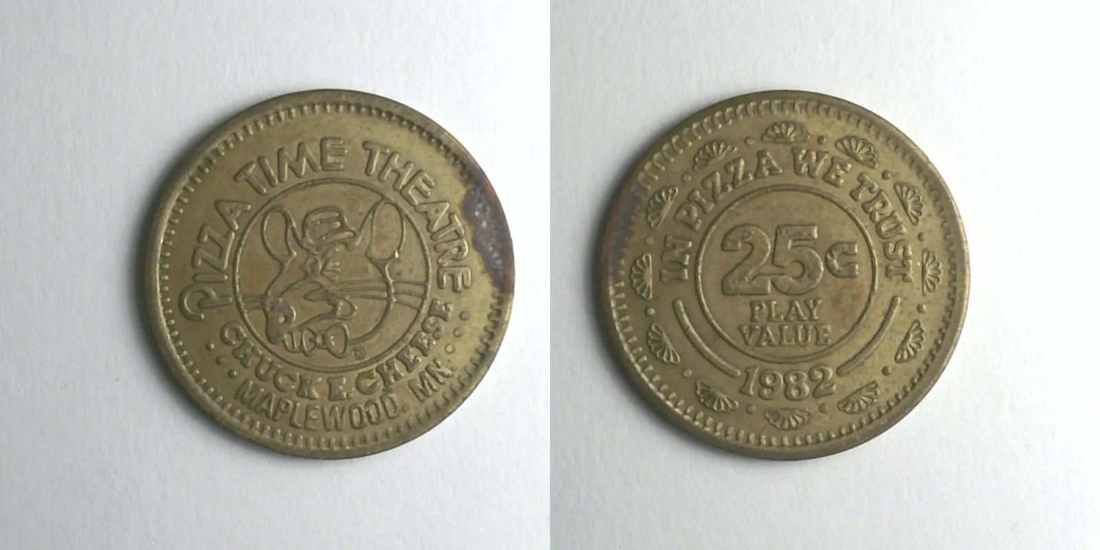 Chuck E. Cheese 183B 1982 Chuck E Cheese Token (183B) (1982) token — front and reverse