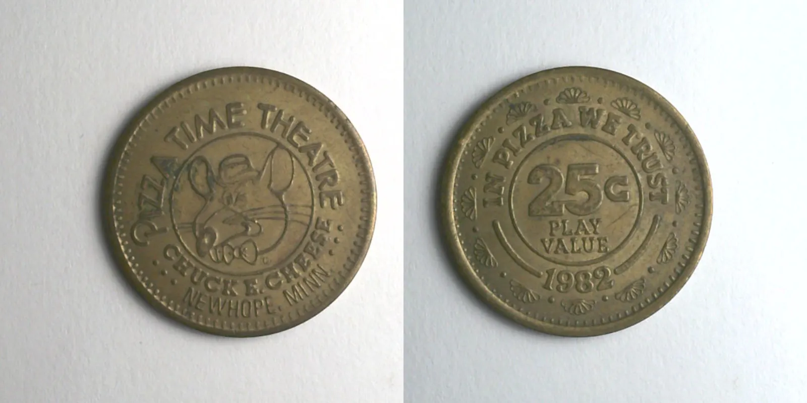 Chuck E. Cheese 184B 1982 Chuck E Cheese Token (184B) (1982) token — front and reverse