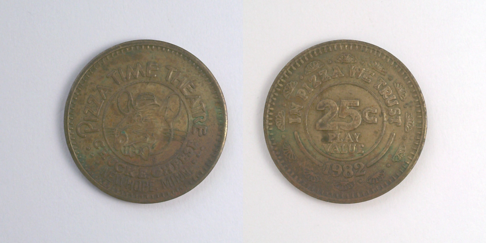 Chuck E. Cheese 185B 1982 Chuck E Cheese Token (185B) (1982) token — front and reverse