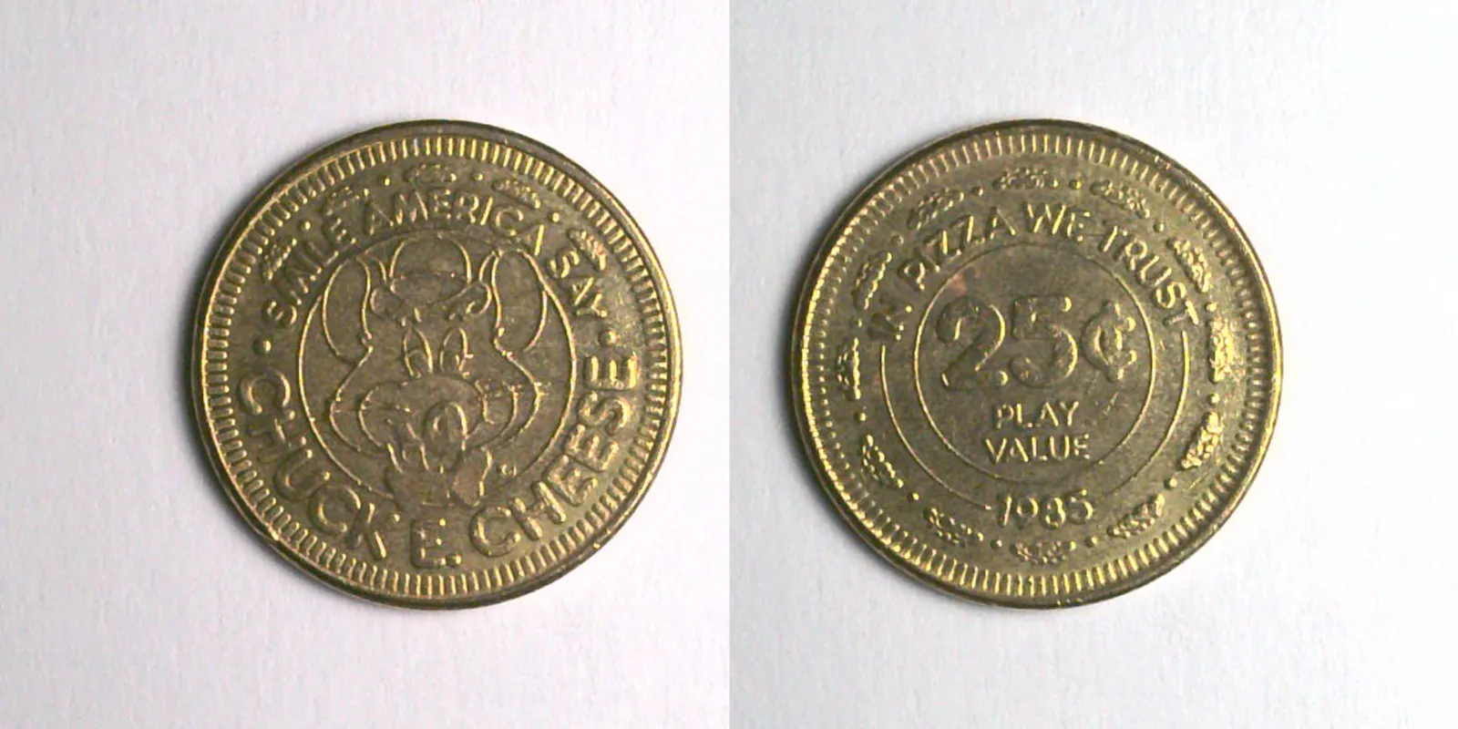 Chuck E. Cheese 207B 1985 Chuck E Cheese Token (207B) (1985) token — front and reverse