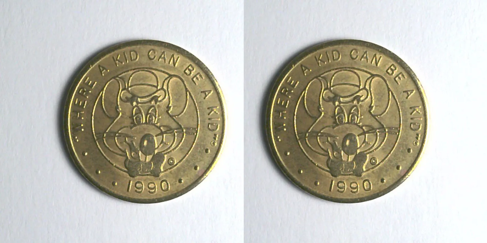 Chuck E. Cheese 302B 1990 Chuck E Cheese Token (302B) (1990) token — front and reverse
