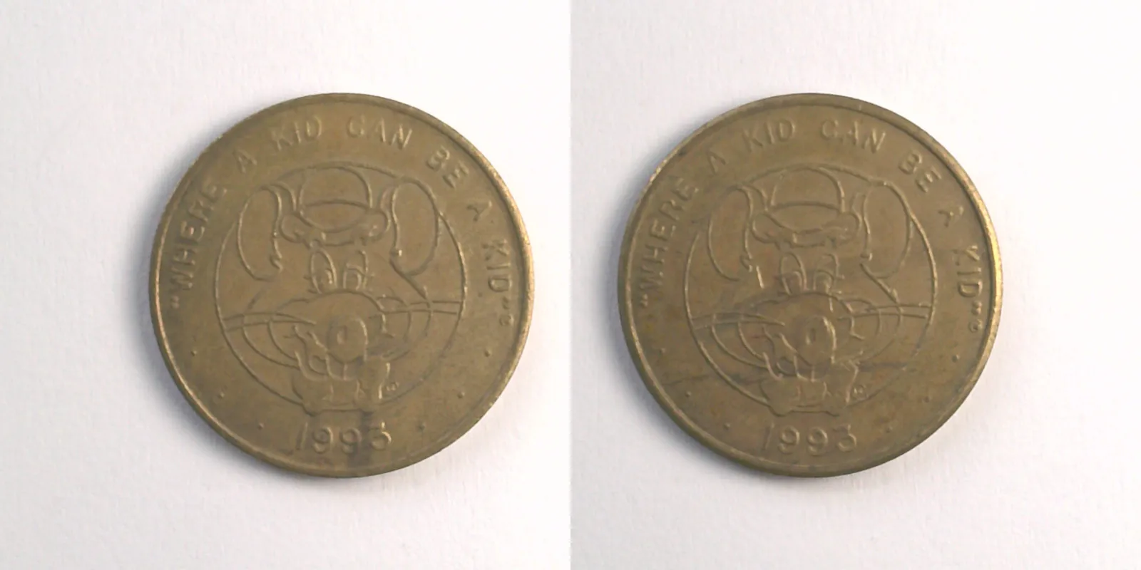 Chuck E. Cheese 310B 1993 Chuck E Cheese Token (310B) (1993) token — front and reverse