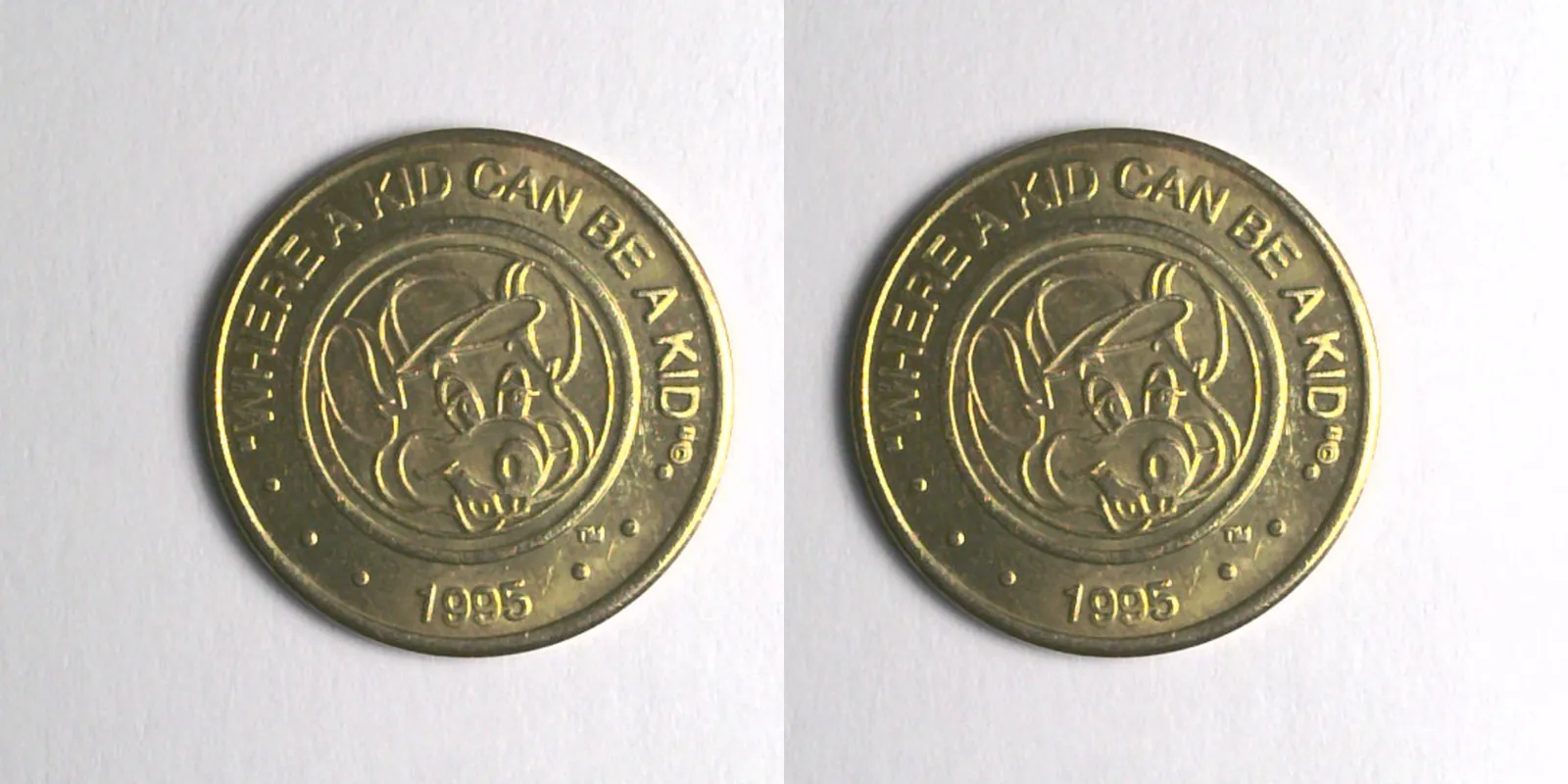 Chuck E. Cheese 401B 1995 Chuck E Cheese Token (401B) (1995) token — front and reverse