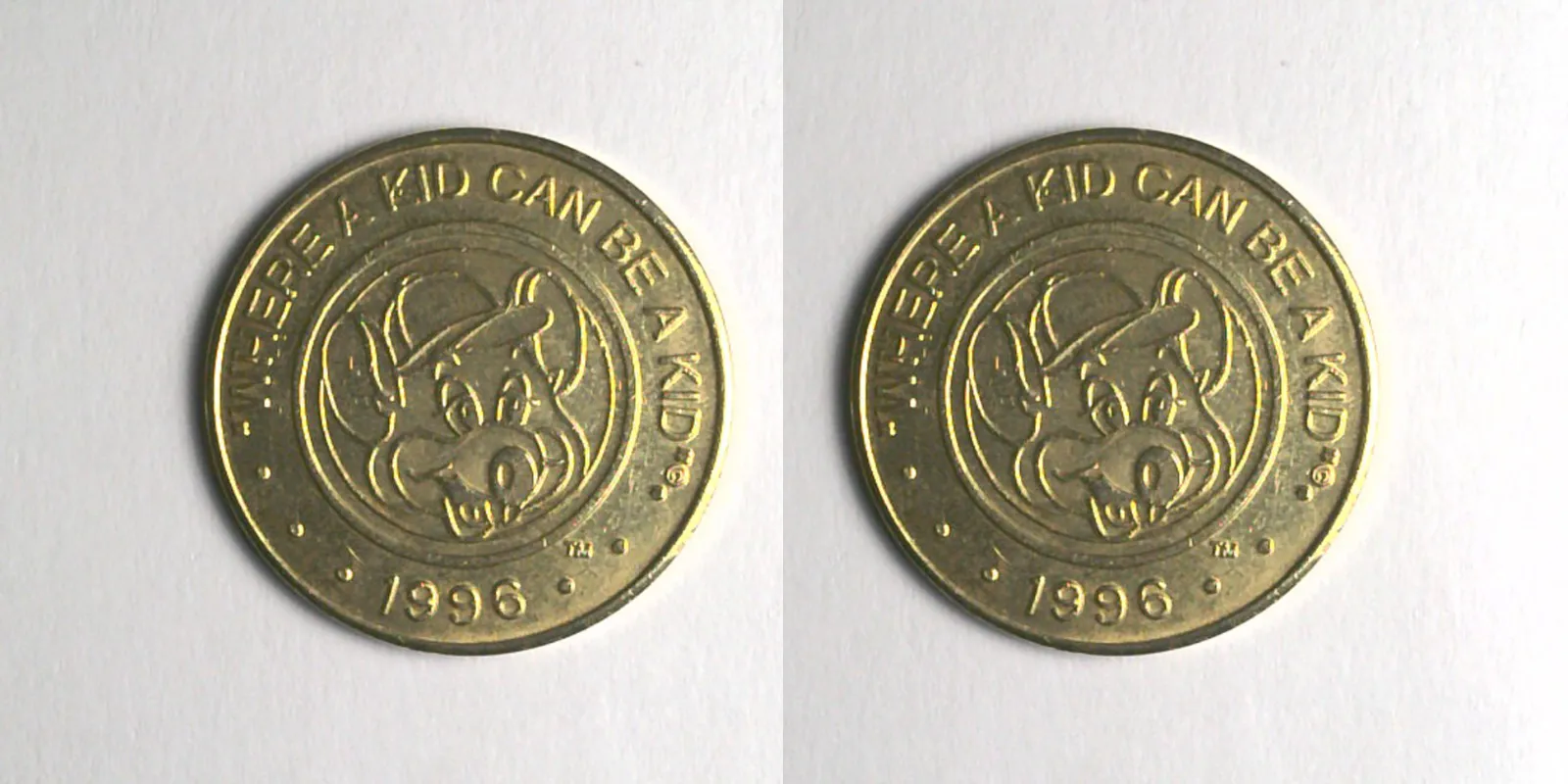 Chuck E. Cheese 402B 1996 Chuck E Cheese Token (402B) (1996) token — front and reverse