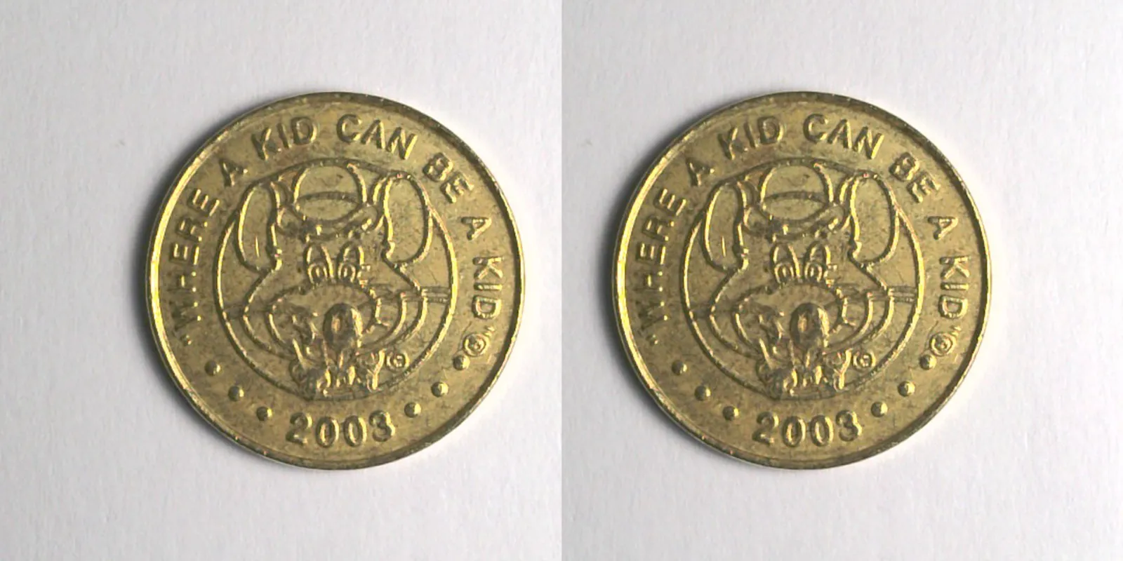 Chuck E. Cheese 325B 2003 Chuck E Cheese Token (325B) (2003) token — front and reverse