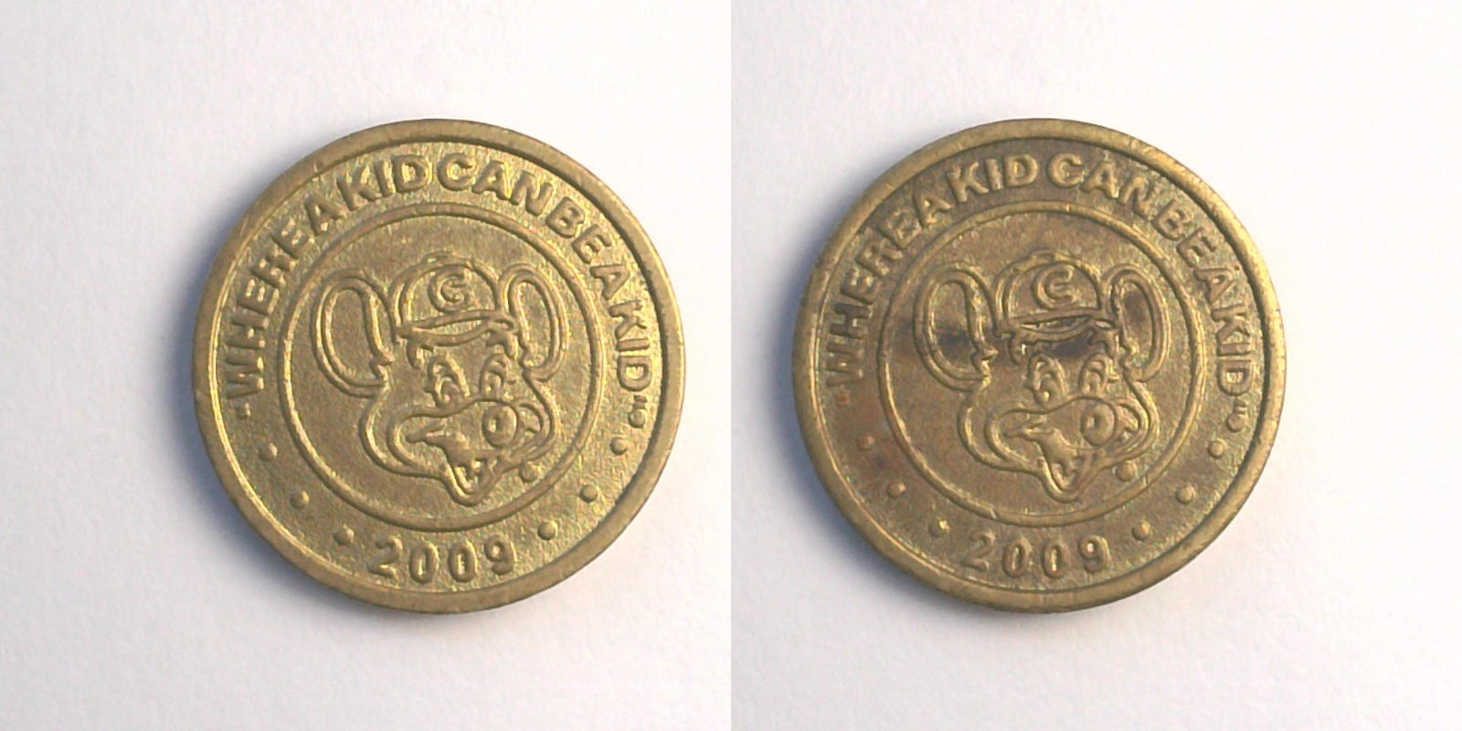 Chuck E. Cheese 421B 2009 Chuck E Cheese Token (421B) (2009) token — front and reverse