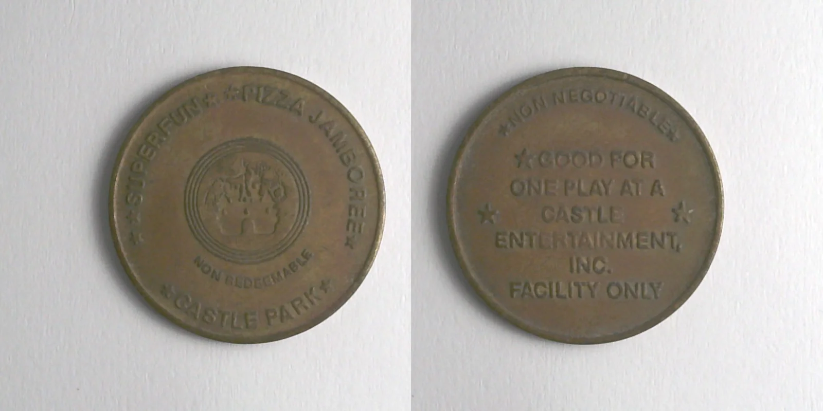 Castle Entertainment CE101B Castle Park Superfun Pizza Jamboree Token (CE101B) token — front and reverse