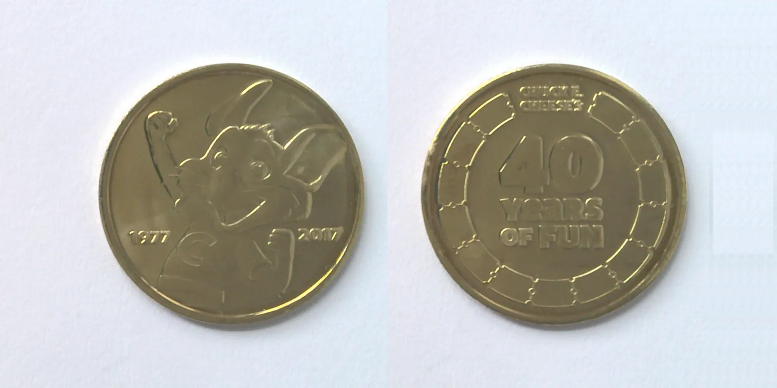 Chuck E. Cheese M02B Chuck E Cheese 40th Anniversary Medal (M02B) token — front and reverse