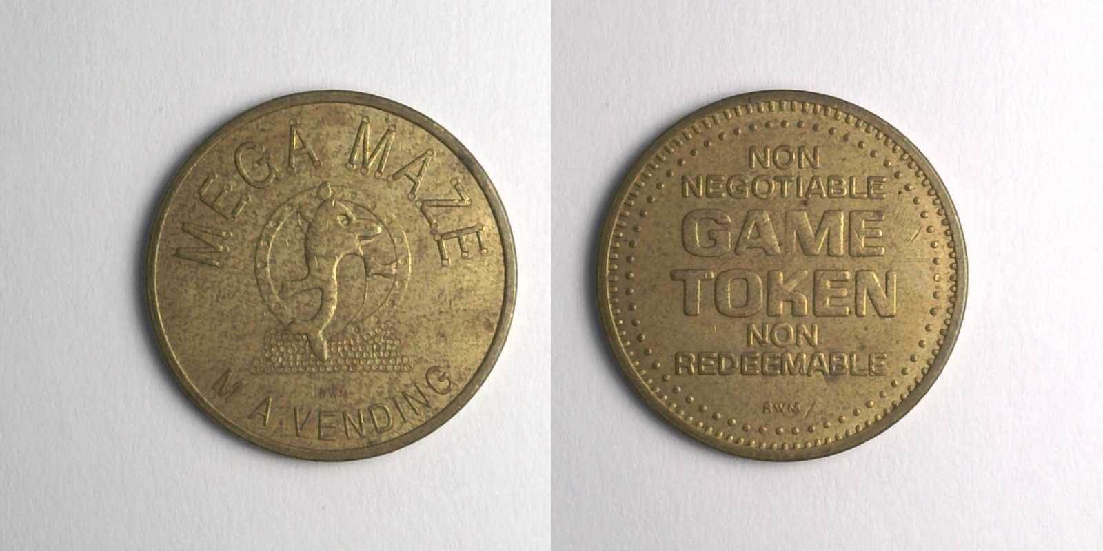 Mega Maze MM101B Mega Maze Token (MM101B) token — front and reverse