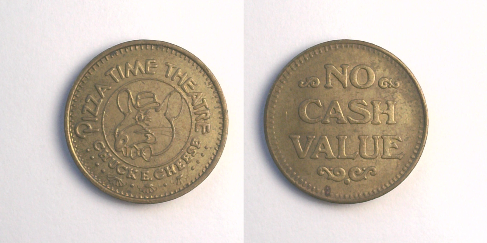 Chuck E. Cheese 118B No Cash Value Chuck E Cheese Token (118B) token — front and reverse