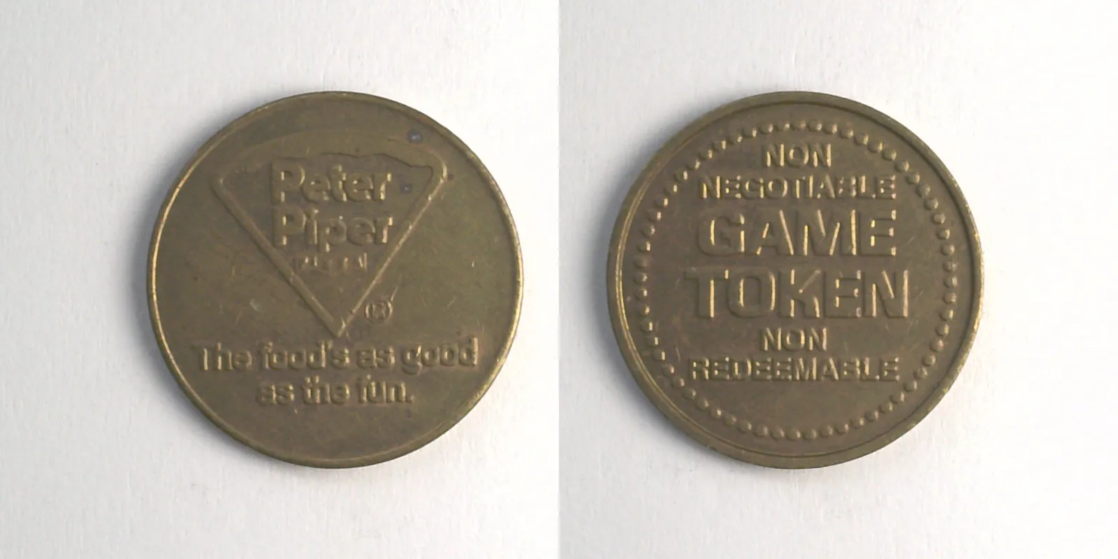 Peter Piper Pizza P318B Peter Piper Pizza Token (P318B) token — front and reverse