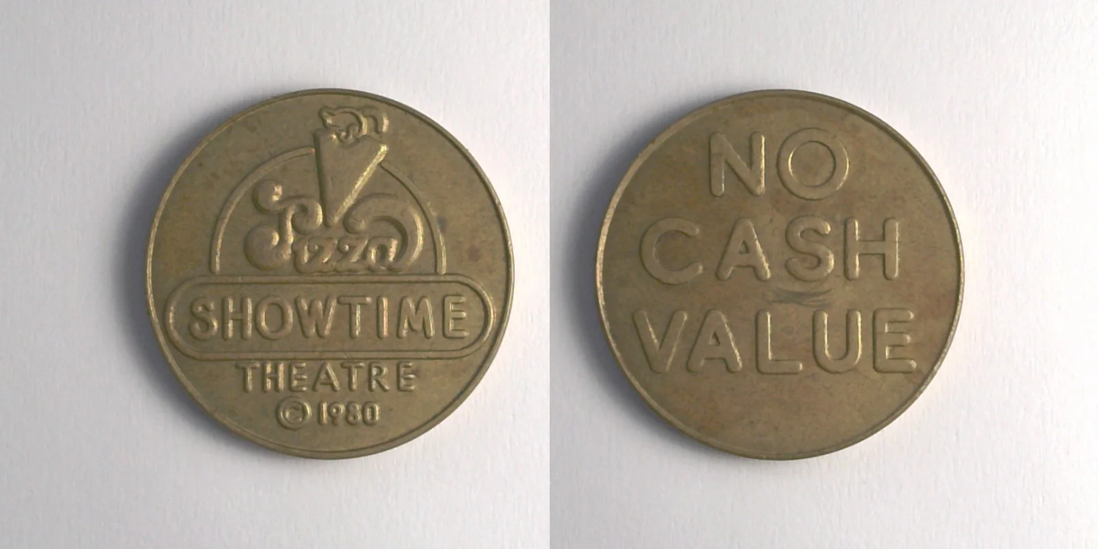 Pizza Showtime Theatre PST101B Pizza Showtime Theatre Token (PST101B) token — front and reverse