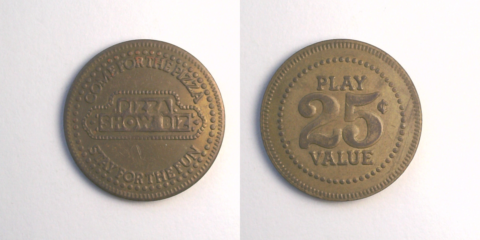 ShowBiz Pizza S01B Showbiz Pizza Place Token (S01B) token — front and reverse