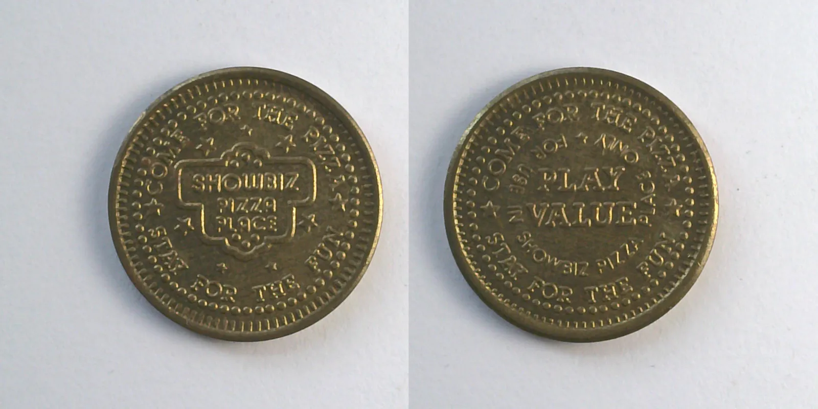 ShowBiz Pizza S02B Showbiz Pizza Place Token (S02B) token — front and reverse
