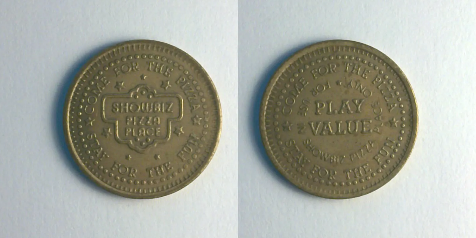 ShowBiz Pizza S03B Showbiz Pizza Place Token (S03B) token — front and reverse