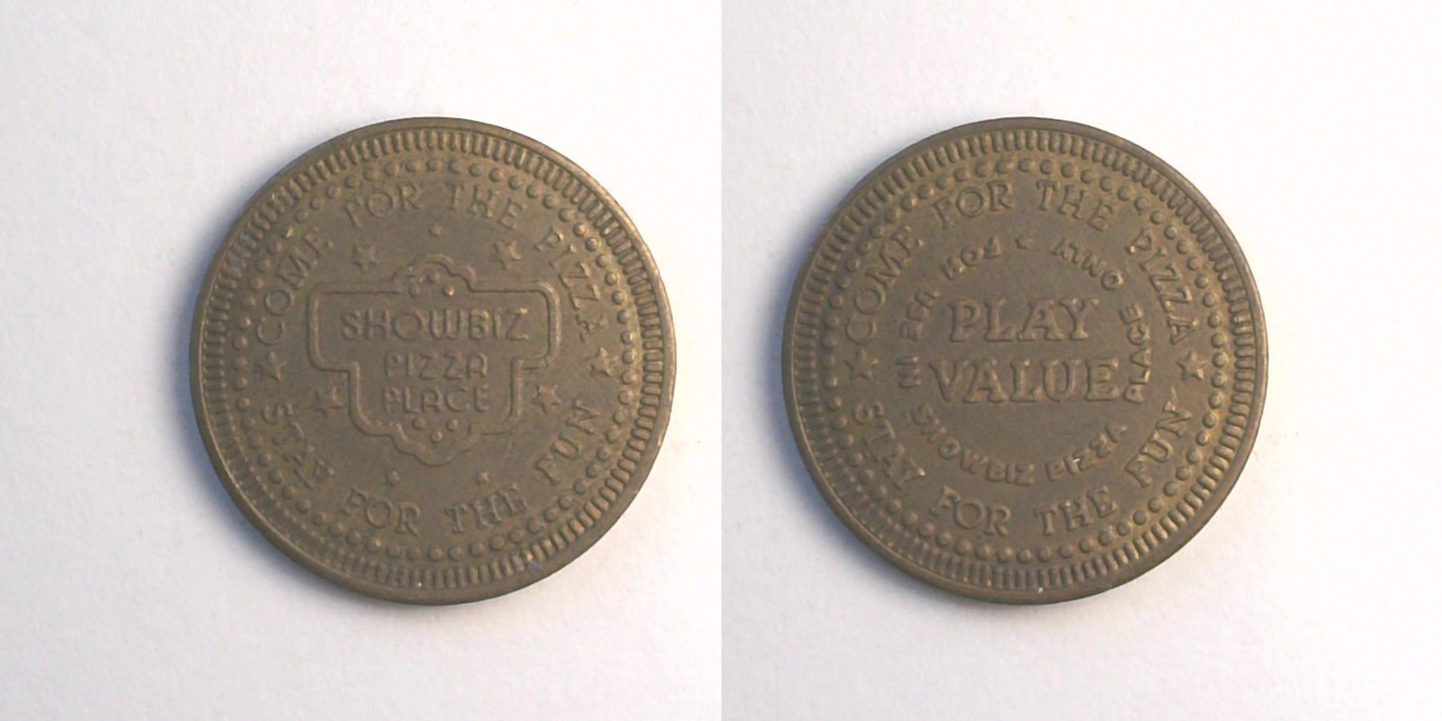 ShowBiz Pizza S04B Showbiz Pizza Place Token (S04B) token — front and reverse